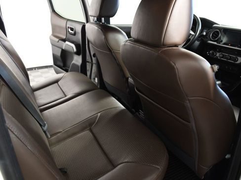 Used 2017 Toyota Tacoma Limited w/ Tow Package image 22