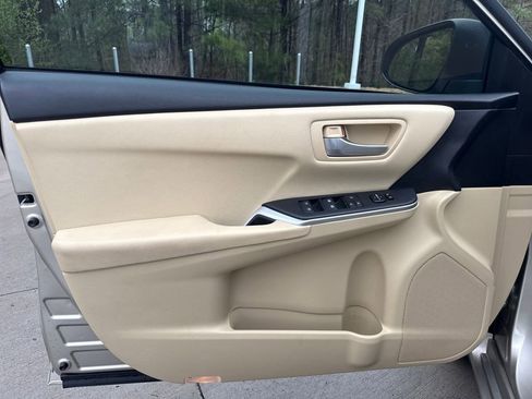 Used 2015 Toyota Camry LE image 14