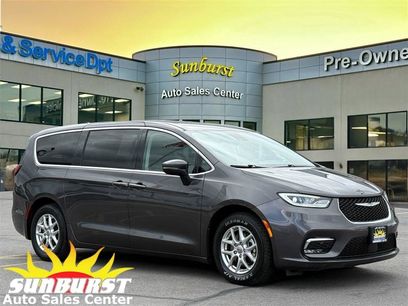 Used 2023 Chrysler Pacifica Touring-L