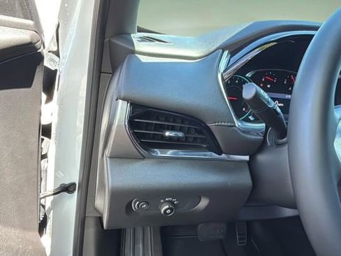 Used 2023 Chevrolet Traverse LT FWD image 23