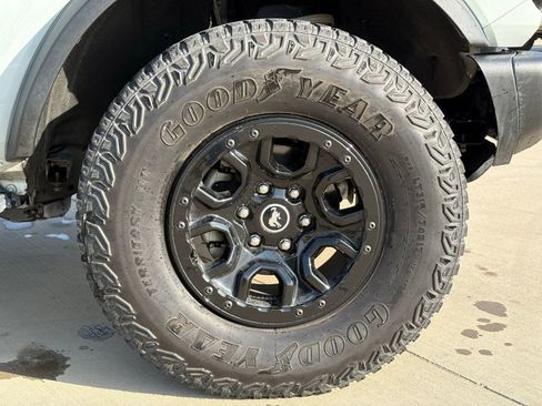 Used 2023 Ford Bronco Wildtrak image 10