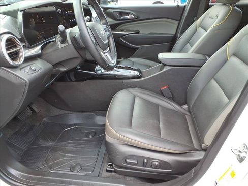 Used 2025 Chevrolet Trax ACTIV w/ Driver Confidence Package FWD image 8