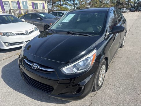 Used 2016 Hyundai Accent SE w/ Option Group 02 FWD image 2