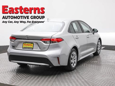 Used 2022 Toyota Corolla LE FWD image 5