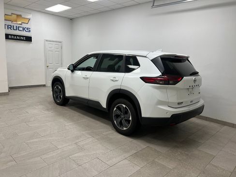 Used 2024 Nissan Rogue SV image 14