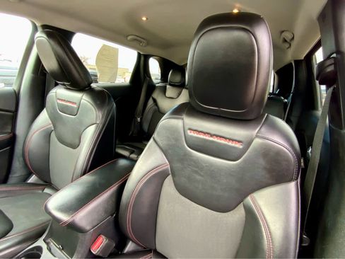 Used 2021 Jeep Cherokee Trailhawk image 28