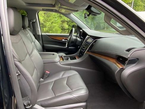 Used 2020 Cadillac Escalade Luxury RWD image 35