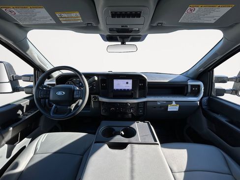 New 2025 Ford F550 4x4 Crew Cab image 8