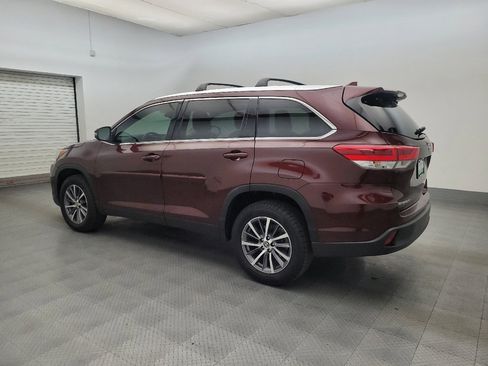 Used 2019 Toyota Highlander XLE FWD image 3