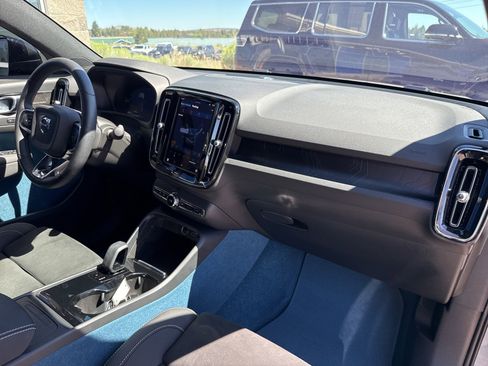 Used 2023 Volvo C40 P8 Recharge Ultimate image 16