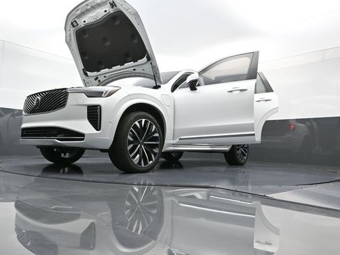 Used 2025 Volvo XC90 T8 Ultra w/ Protection Package image 40