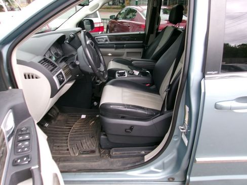 Used 2010 Chrysler Town & Country Touring Plus w/ Premium Group image 9