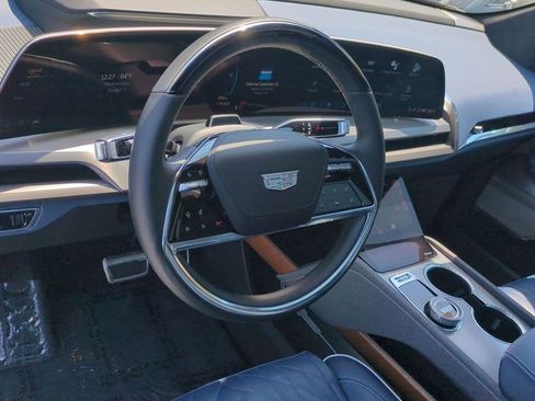 Certified 2026 Cadillac Vistiq Premium Luxury AWD/4WD image 9