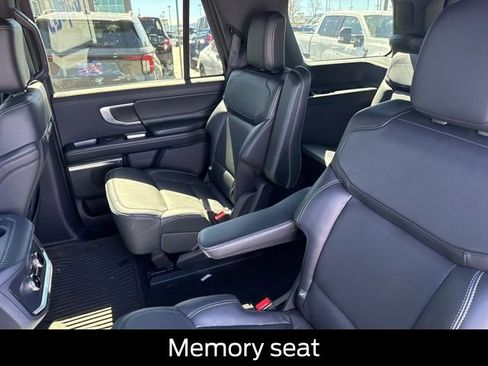 Used 2025 Ford Expedition Platinum w/ Stealth Appearance Package image 9