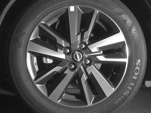 Used 2025 Nissan Versa SV image 12