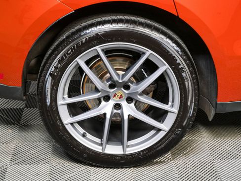 Certified 2024 Porsche Macan S AWD/4WD image 39