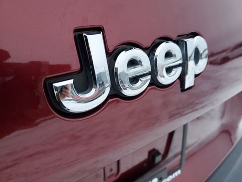 Certified 2019 Jeep Cherokee Limited w/ Luxury Group image 7