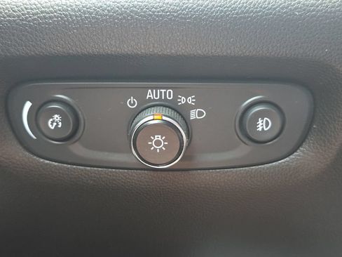 Used 2021 Chevrolet Traverse RS AWD/4WD image 24