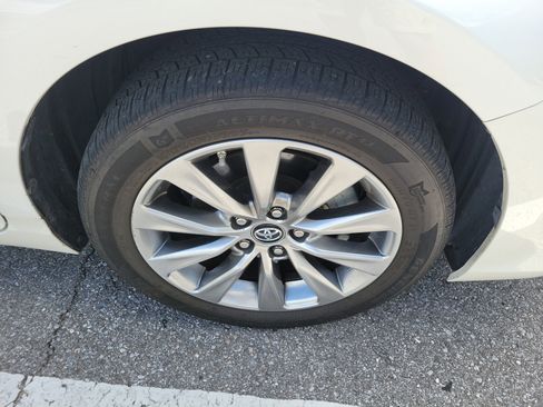 Used 2017 Toyota Camry XLE w/ Moonroof Package FWD image 8