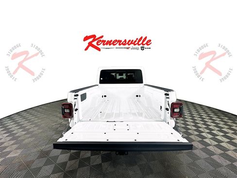 New 2025 Jeep Gladiator Mojave image 16