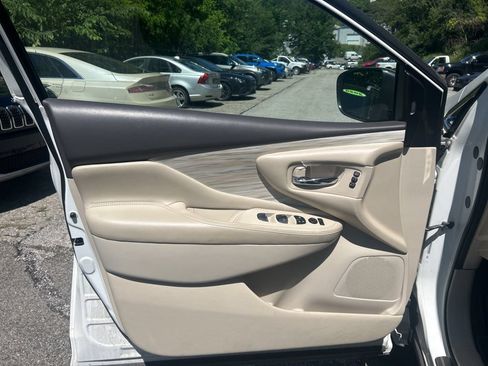 Used 2018 Nissan Murano SL w/ Cargo Package AWD/4WD image 11