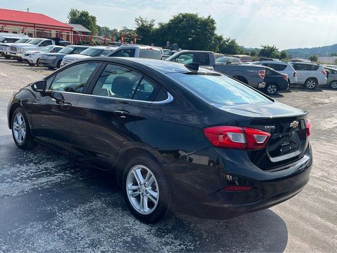 Used 2018 Chevrolet Cruze LT w/ Sun And Sound Package image 5
