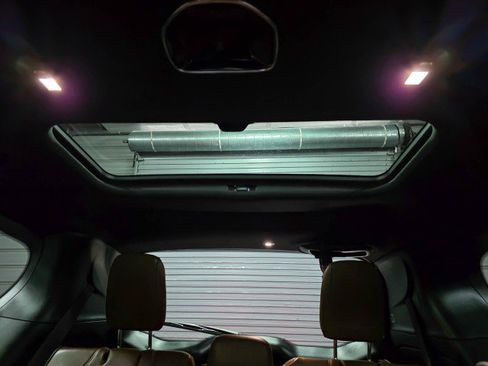 Used 2021 Chrysler Pacifica Limited w/ Uconnect Theater Family Group FWD image 20