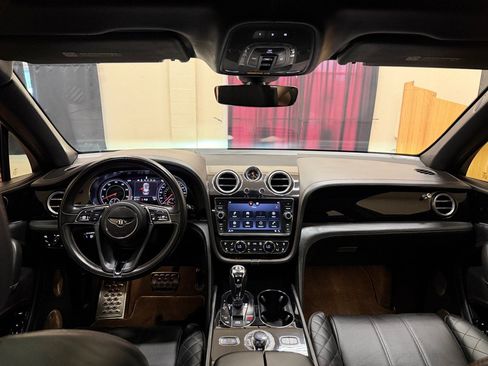 Used 2017 Bentley Bentayga AWD/4WD image 12