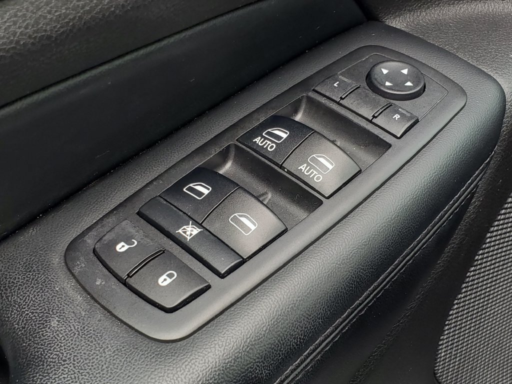 Used 2017 Jeep Grand Cherokee Altitude AWD/4WD image 22