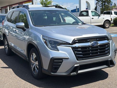 Used 2025 Subaru Ascent Premium AWD/4WD image 2