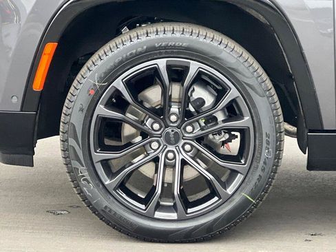 New 2026 Jeep Grand Wagoneer Summit w/ Premium Group III image 27