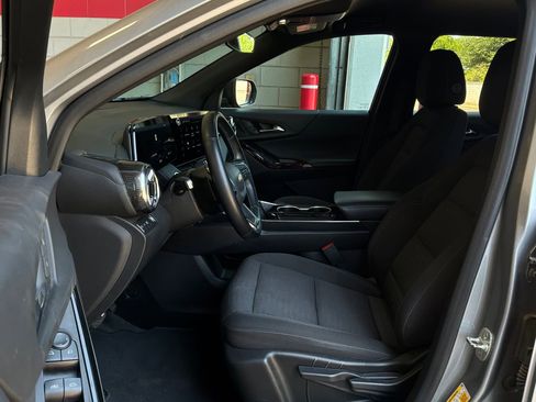 Used 2025 Chevrolet Equinox LT FWD image 9
