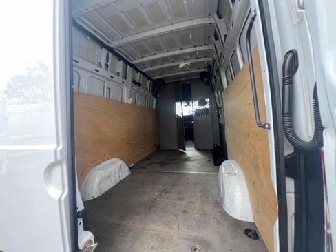 Used 2020 Mercedes-Benz Sprinter 2500 image 23