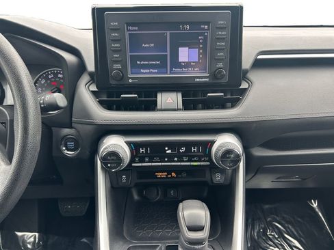 Used 2022 Toyota RAV4 XLE AWD/4WD image 13