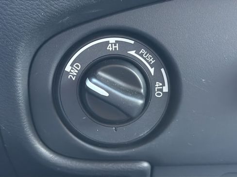 Used 2024 Nissan Frontier SV w/ Technology Package AWD/4WD image 36