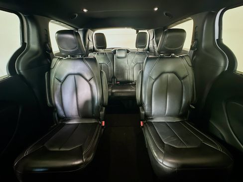 Used 2025 Chrysler Pacifica Select FWD image 30
