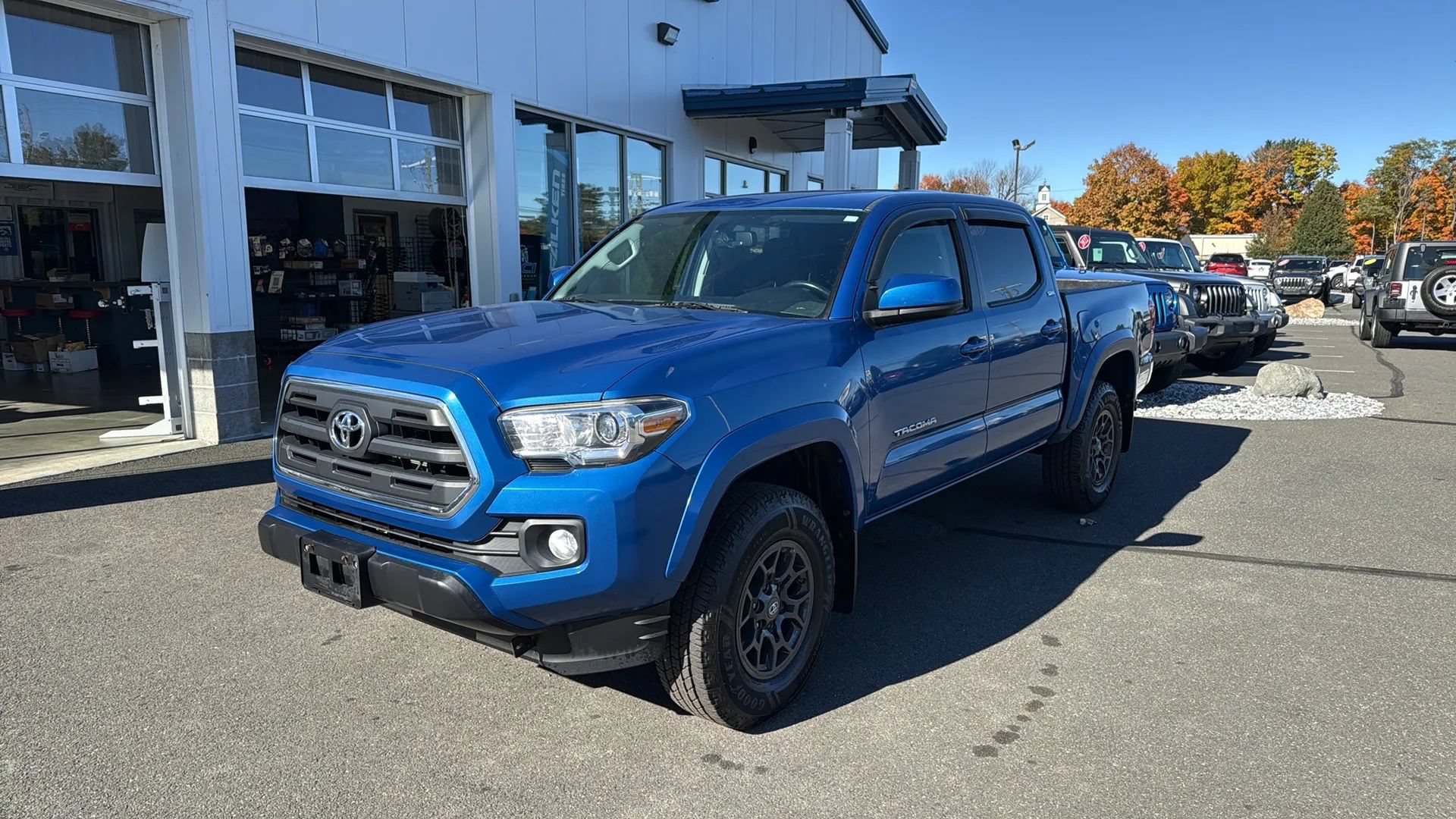 Used 2017 Toyota Tacoma SR5 w/ Tow Package AWD/4WD image 5