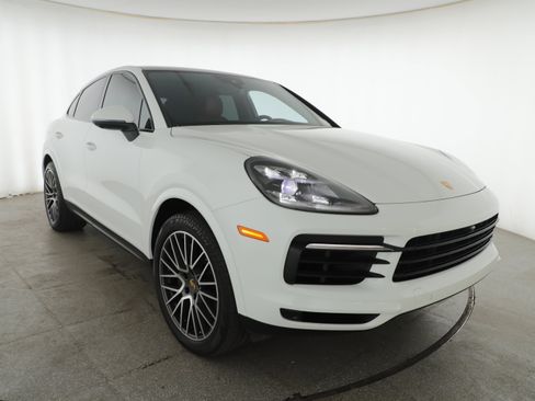 Used 2021 Porsche Cayenne Coupe AWD/4WD image 3