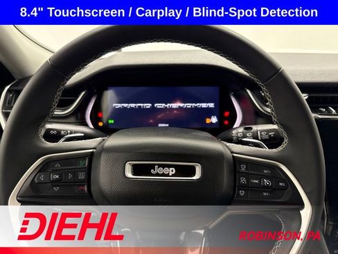 Used 2023 Jeep Grand Cherokee Laredo AWD/4WD image 23