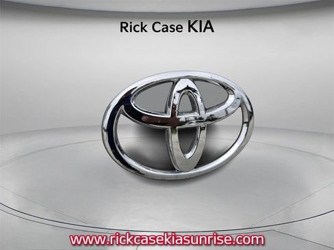 Used 2015 Toyota Corolla LE image 9