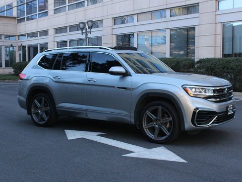 Used 2023 Volkswagen Atlas SEL Premium image 2