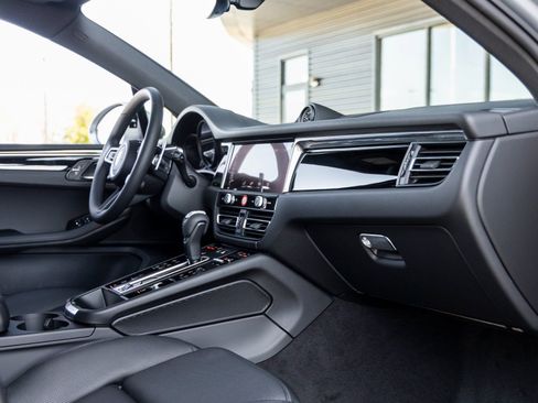 Certified 2025 Porsche Macan S image 46