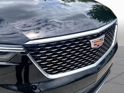Used 2025 Cadillac XT6 Premium Luxury w/ Technology Package FWD image 29
