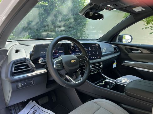 New 2026 Chevrolet Traverse LT w/ Sun and Wheel Package FWD image 18