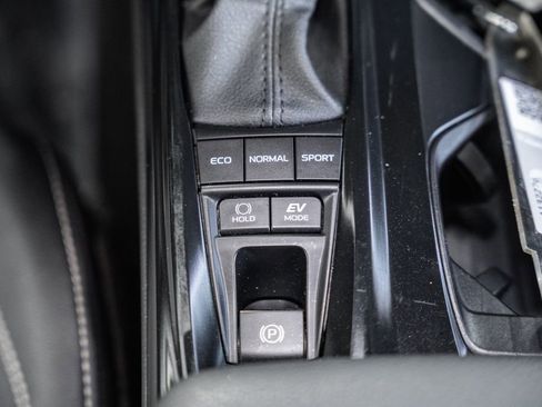 Used 2025 Toyota Camry SE FWD image 23