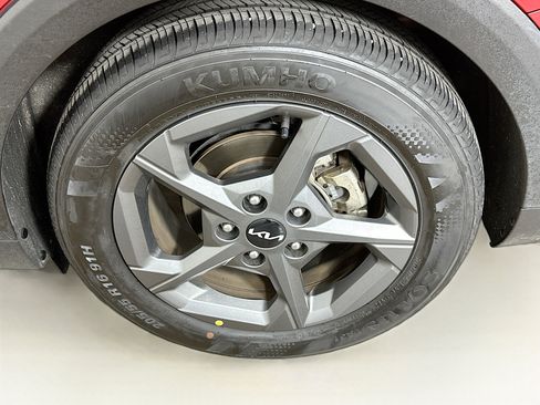 Used 2025 Kia K4 LXS image 11