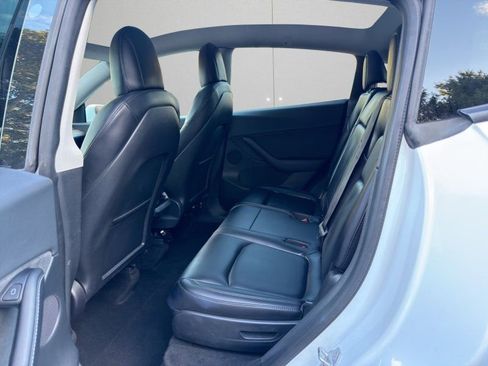 Used 2022 Tesla Model Y Long Range AWD/4WD image 10