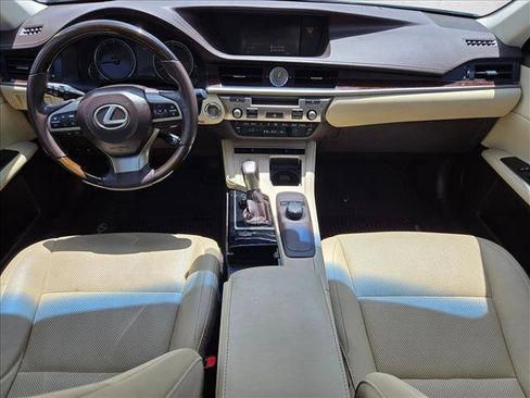 Used 2016 Lexus ES 350 w/ Premium Package w/Wood Trim FWD image 17