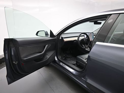 Used 2019 Tesla Model 3 Standard Range Plus image 7