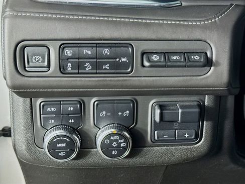 Used 2023 GMC Yukon XL Denali Ultimate image 13